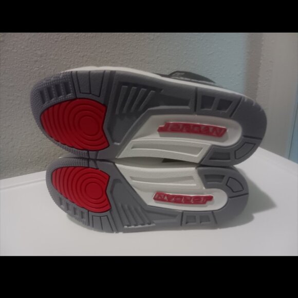 Jordan 3 Retro NWOT - Picture 2 of 5